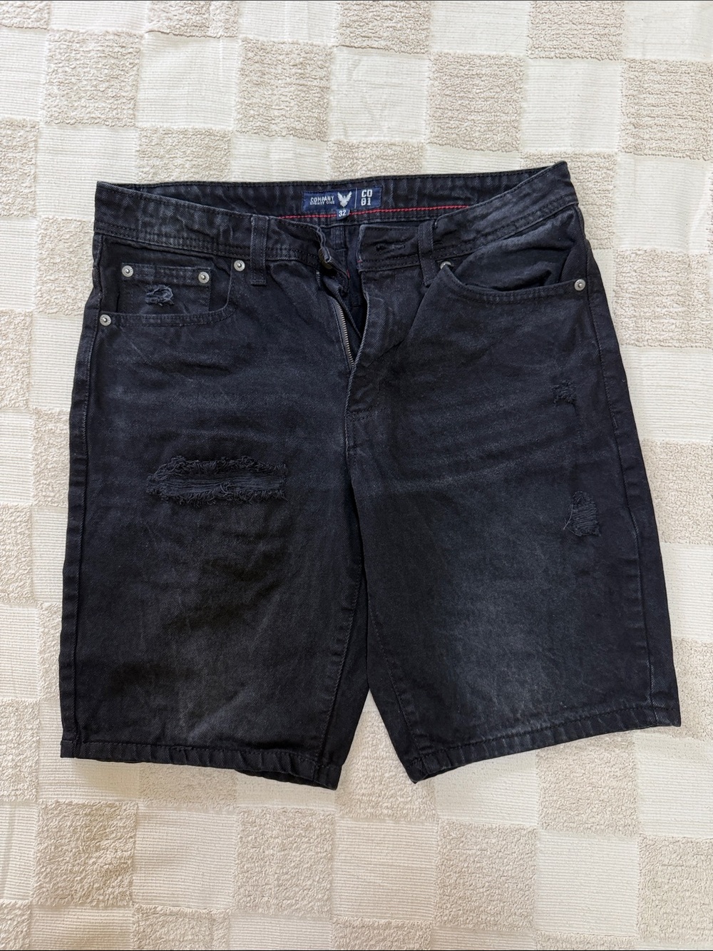 Company eighty one Men's Black Distressed Denim jorts